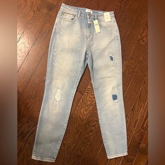 Closed Baker High-Rise
Distressed Slim Jeans sz 28 - Picture 6 of 13